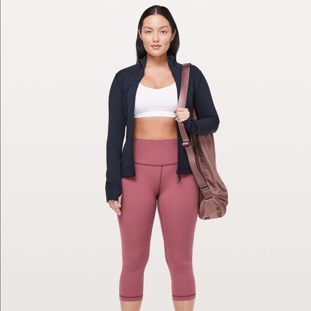 Lululemon Aligns Misty Merlot size 6 21”